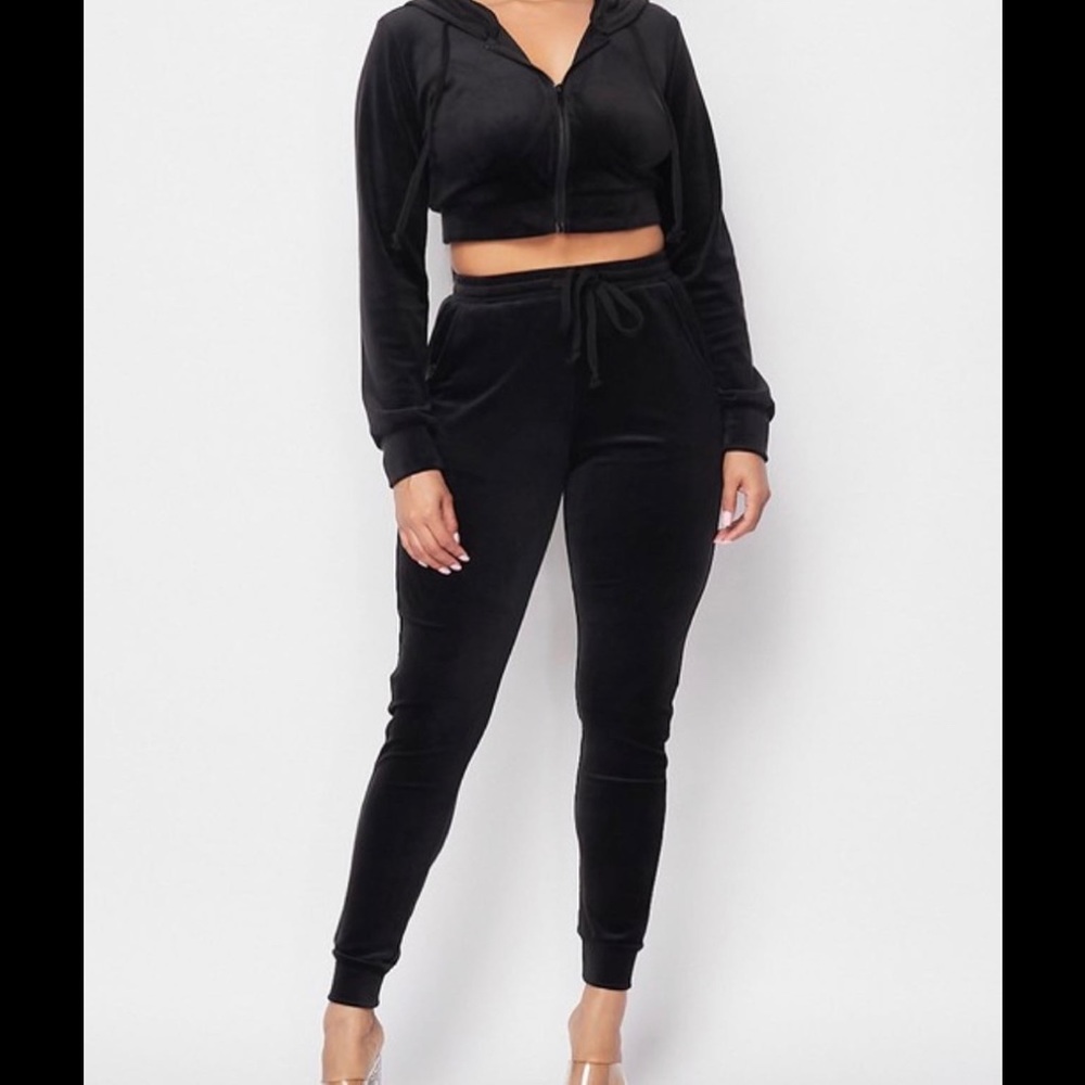 Women Black Saude Jogger Set